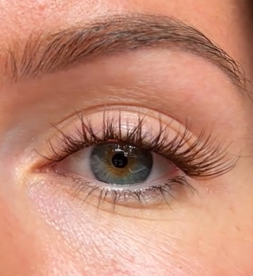 RILEE BROWN Wimpernbüschel