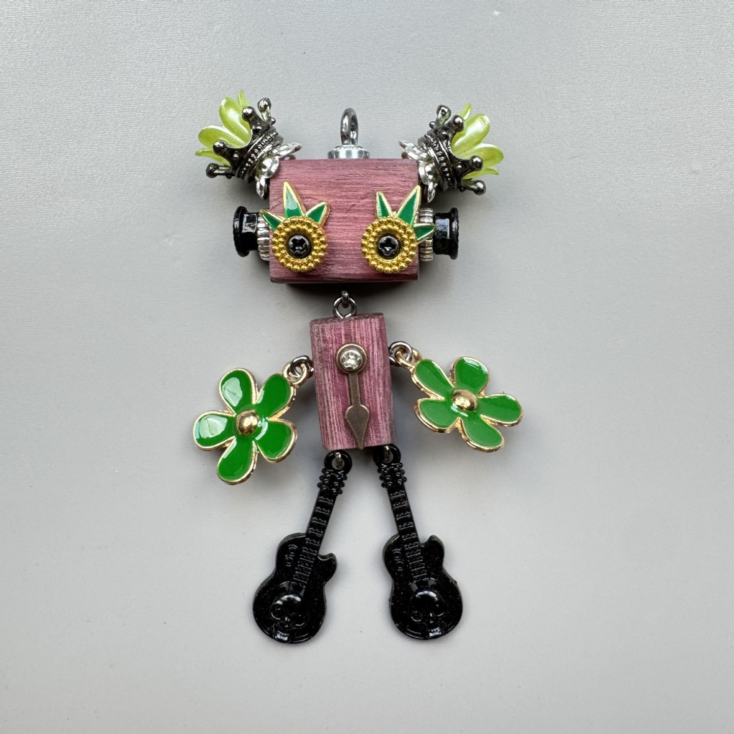  Wearable Art Toy: Steampunk Robot Pendant, Multi-Functional Wooden Charm for Jewelry & Tech Accessories