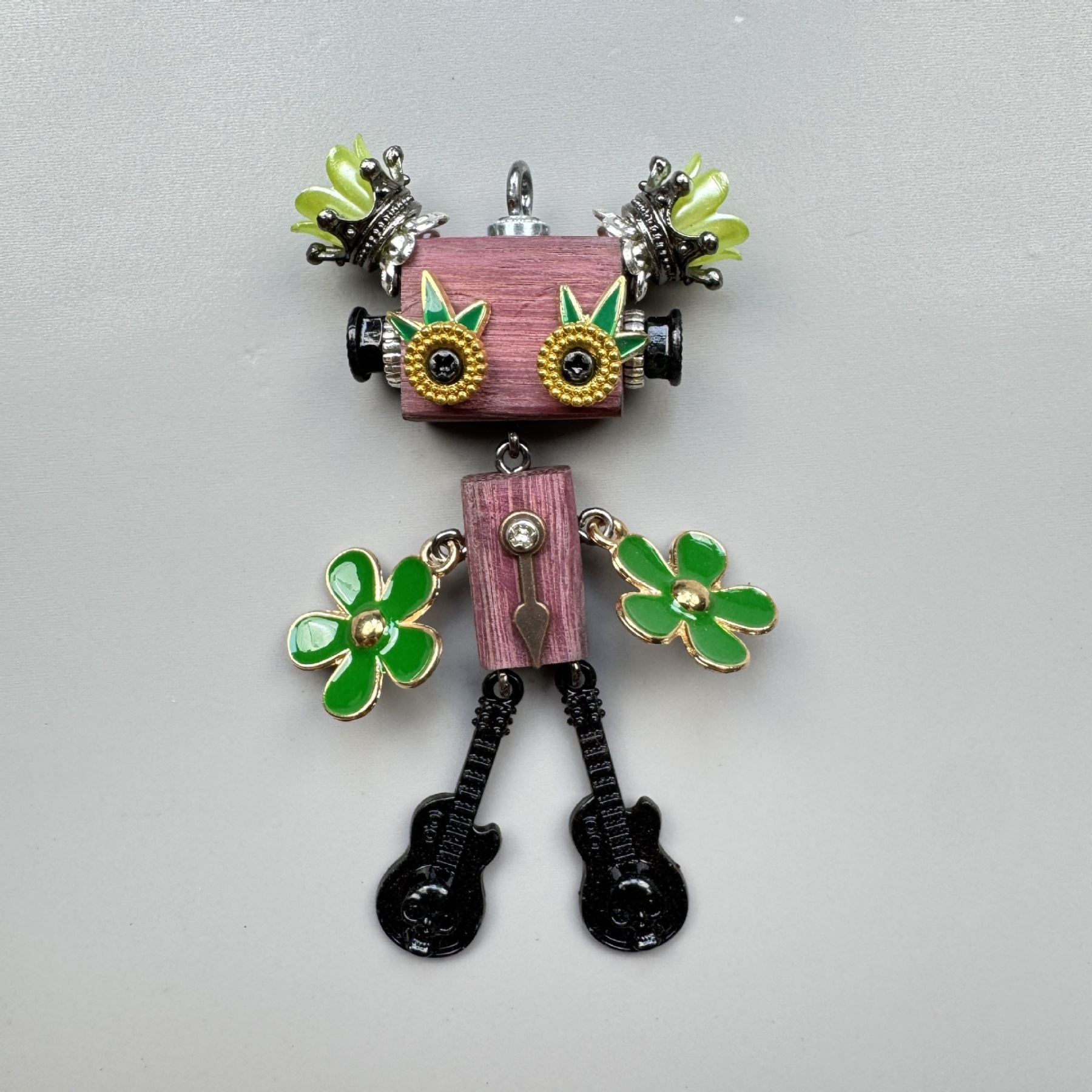  Wearable Art Toy: Steampunk Robot Pendant, Multi-Functional Wooden Charm for Jewelry & Tech Accessories