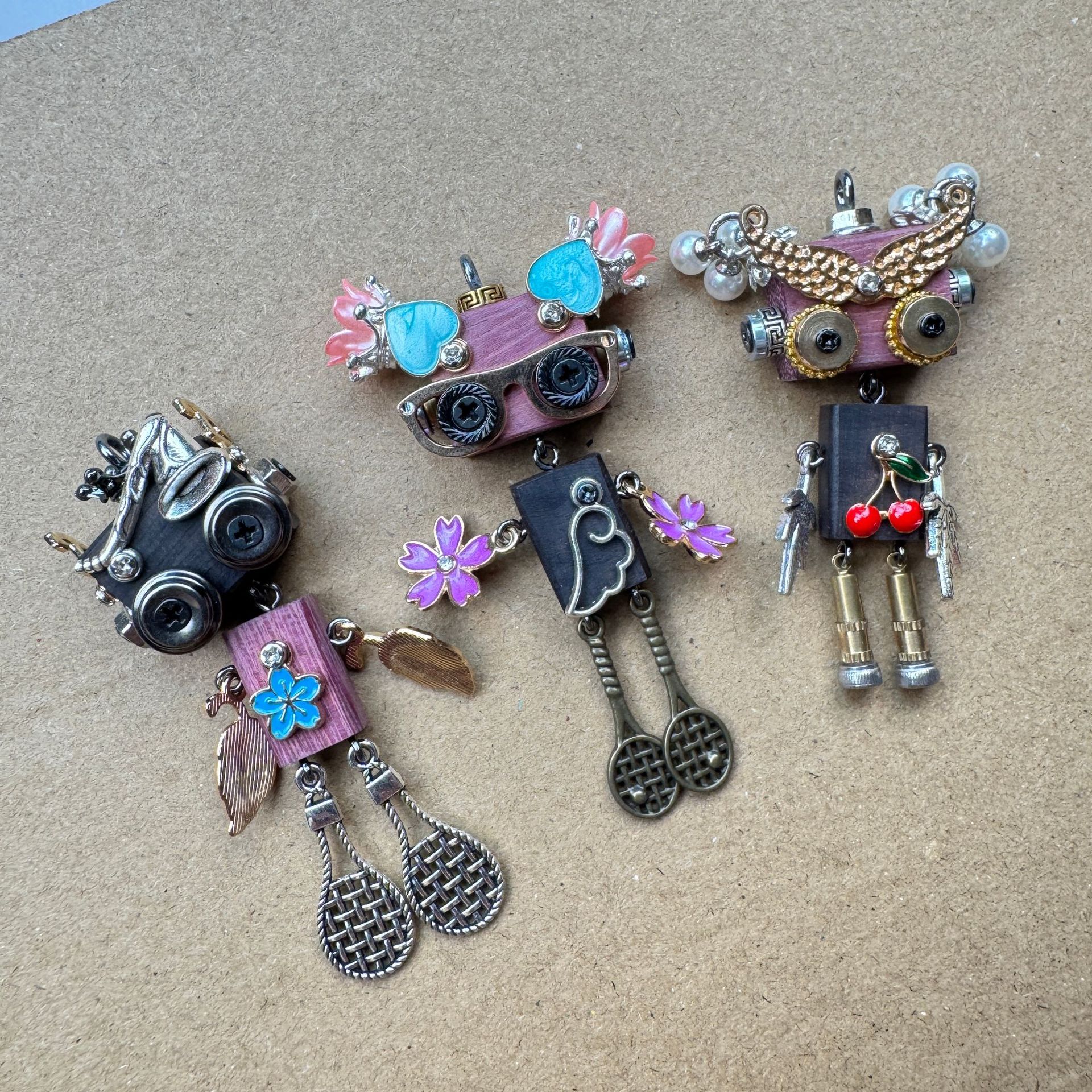  Wearable Art Toy: Steampunk Robot Pendant, Multi-Functional Wooden Charm for Jewelry & Tech Accessories