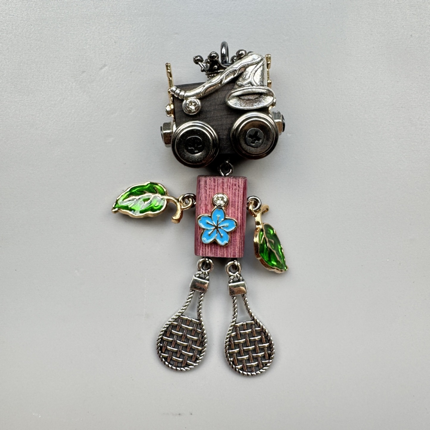  Wearable Art Toy: Steampunk Robot Pendant, Multi-Functional Wooden Charm for Jewelry & Tech Accessories