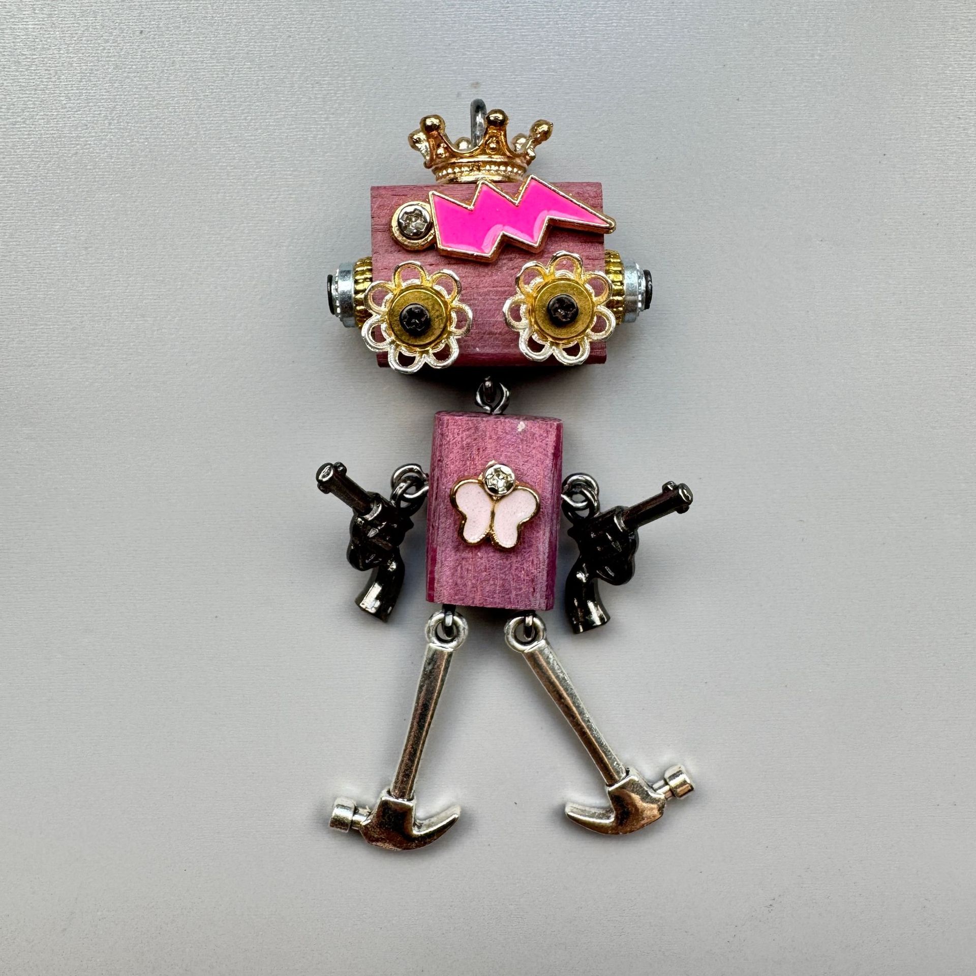 Wearable Art Toy: Steampunk Robot Pendant, Multi-Functional Wooden Charm for Jewelry & Tech Accessories