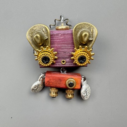 Wearable Steampunk Robot Art - Multi-Function Wooden Charm for Jewelry, Keys & Tech, Unique Geek Culture Accessory