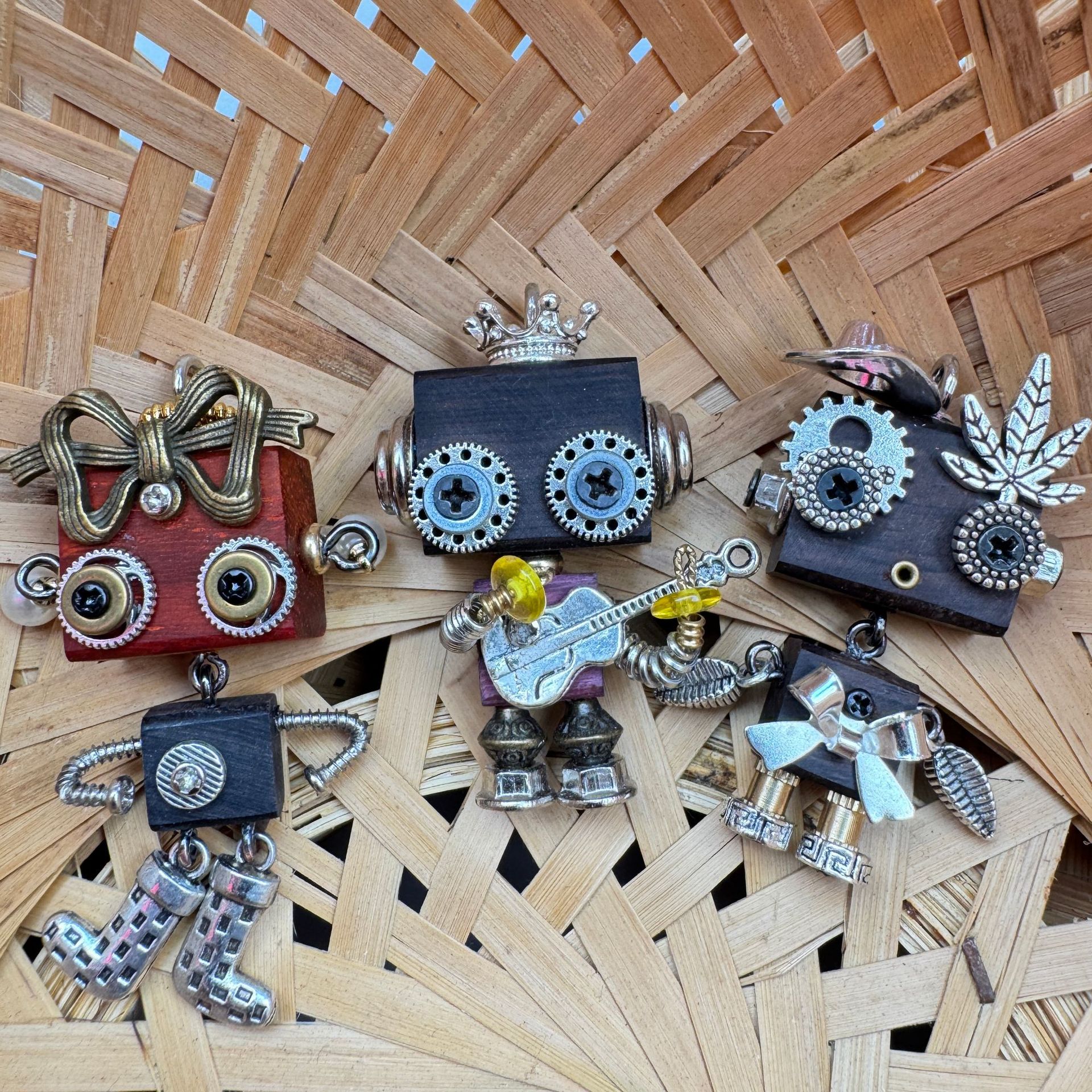 Original Punk Robot Keychain & Pendant - Handmade Wooden Necklace Charm, Detachable Phone Chain, Small Novelty Gift