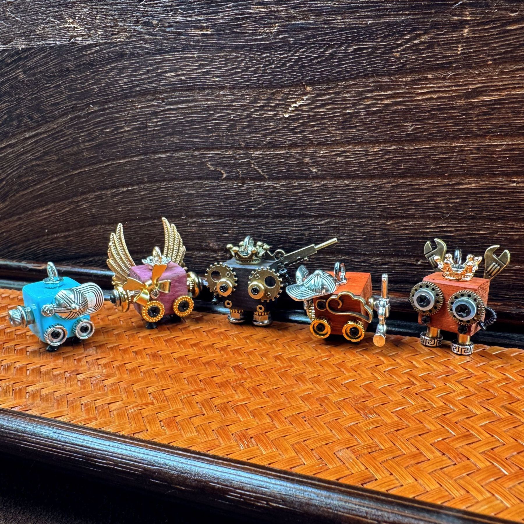 Punk Robot Wooden Pendant - Trendy Handmade Keychain & Phone Charm, Convertible Unisex Necklace for Collectors