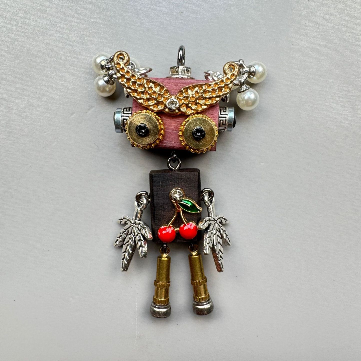  Wearable Art Toy: Steampunk Robot Pendant, Multi-Functional Wooden Charm for Jewelry & Tech Accessories