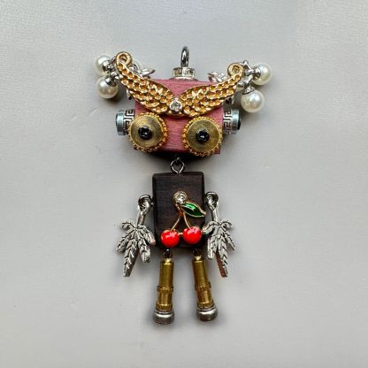  Wearable Art Toy: Steampunk Robot Pendant, Multi-Functional Wooden Charm for Jewelry & Tech Accessories