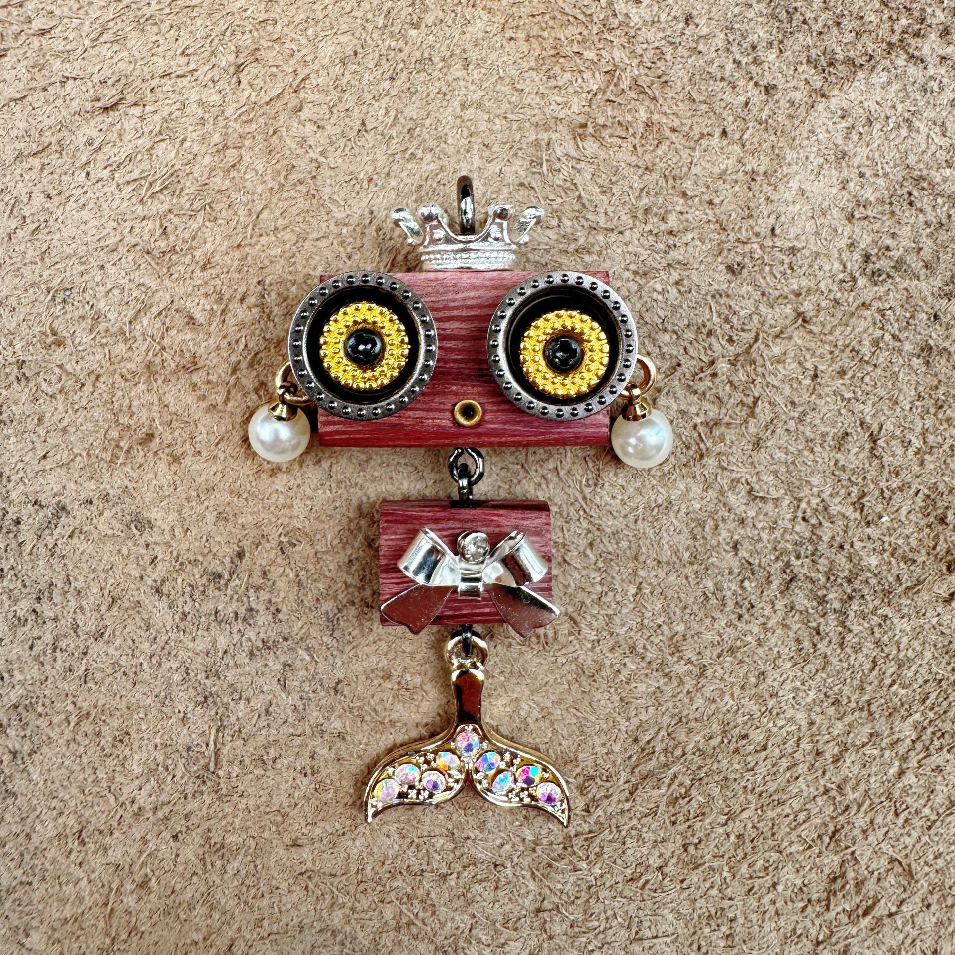 Handmade Punk Robot Wooden Pendant - Multi-Function Keychain, Phone Charm & Unisex Necklace | Stall Display Figurine