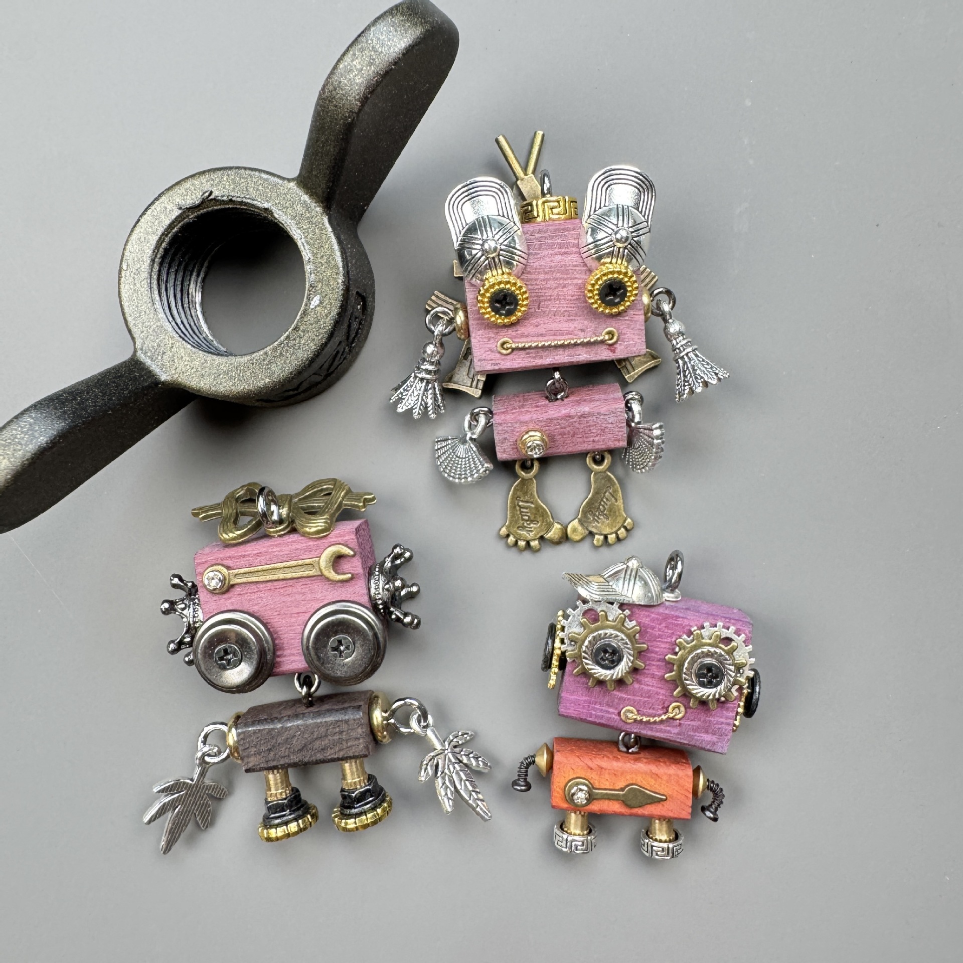 Wearable Steampunk Robot Art - Multi-Function Wooden Charm for Jewelry, Keys & Tech, Unique Geek Culture Accessory