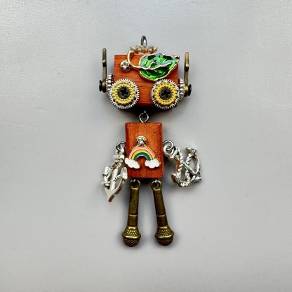  Wearable Art Toy: Steampunk Robot Pendant, Multi-Functional Wooden Charm for Jewelry & Tech Accessories
