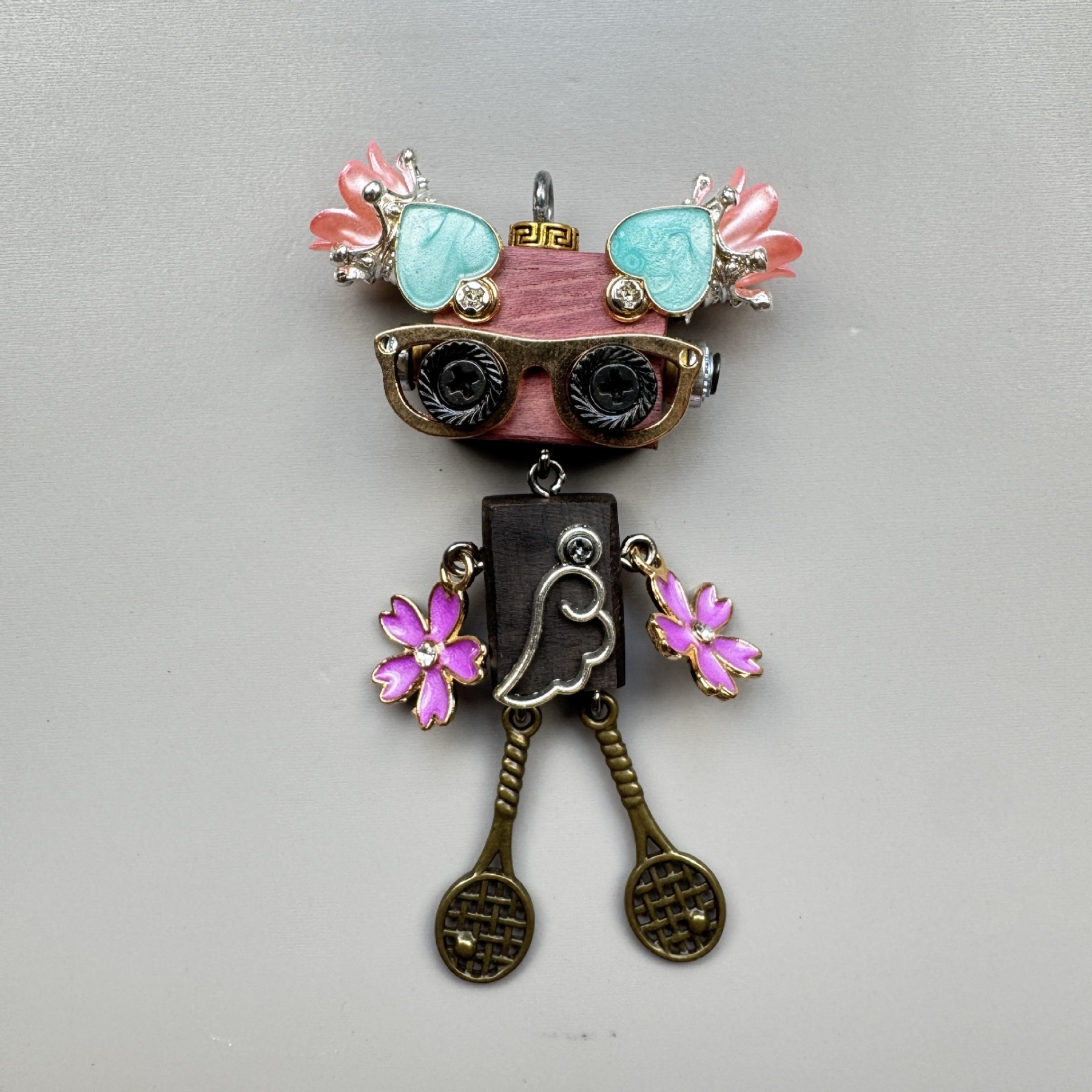  Wearable Art Toy: Steampunk Robot Pendant, Multi-Functional Wooden Charm for Jewelry & Tech Accessories