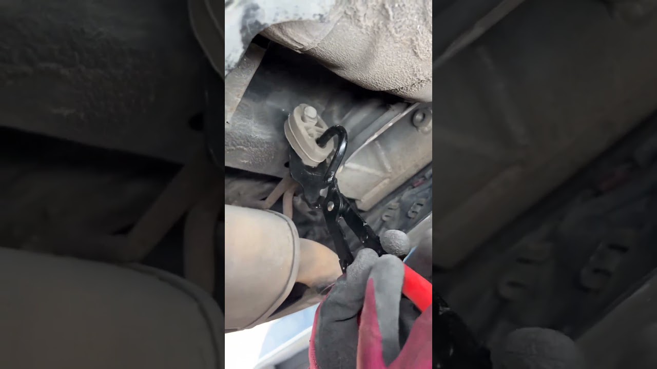 Exhaust Pipe Rubber Mount Removal Pliers - Spring-Loaded Design with Chrome Vanadium Steel & Non-Slip Handle - Effortless Exhaust Hanger and Clamp Tool for Automotive Repair