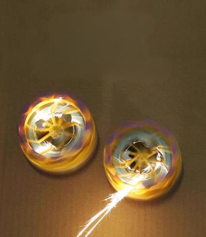 Handheld spinning firework top