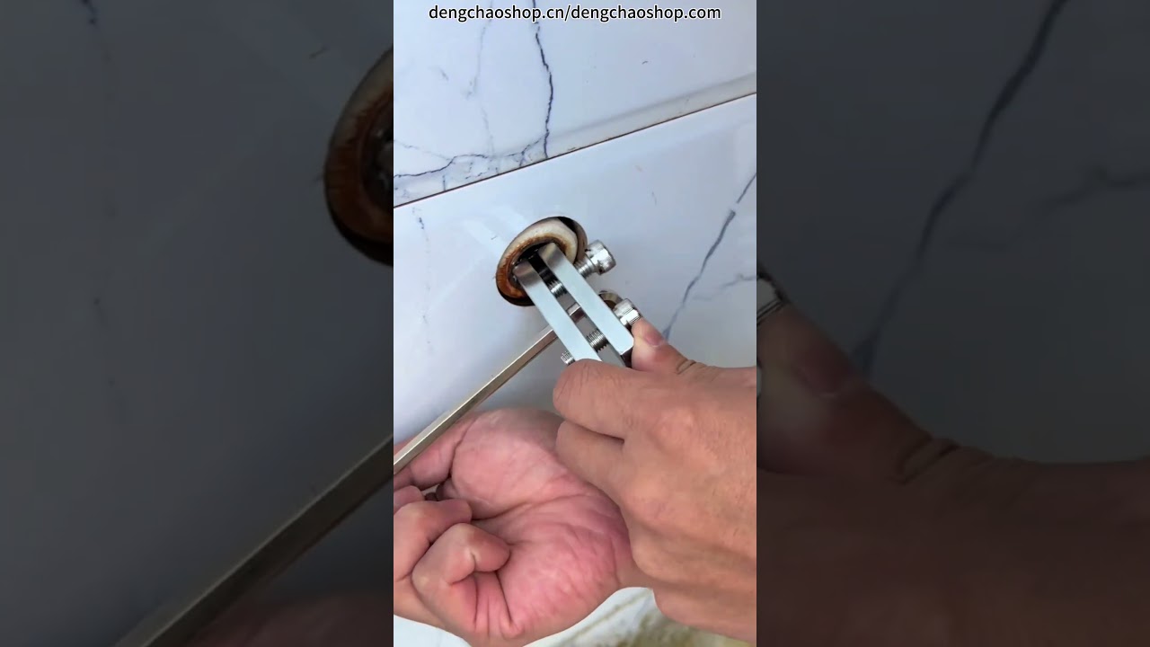 Adjustable Broken Screw Extractor - Ultimate DIY Tool for Stuck Faucet & Valve Removal (Universal Fit for 1/2" to 1" Pipes)