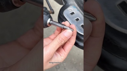 The Bit Roll: 20-Piece Magnetic Screwdriver Bit Set with Tape-Measure Style Case