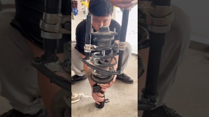 Heavy-Duty Industrial Coil Spring Compressor & Ball Joint Separator | Non-Removable Strut Spreader Tool for Shock Absorber, Control Arm, and Knuckle Removal