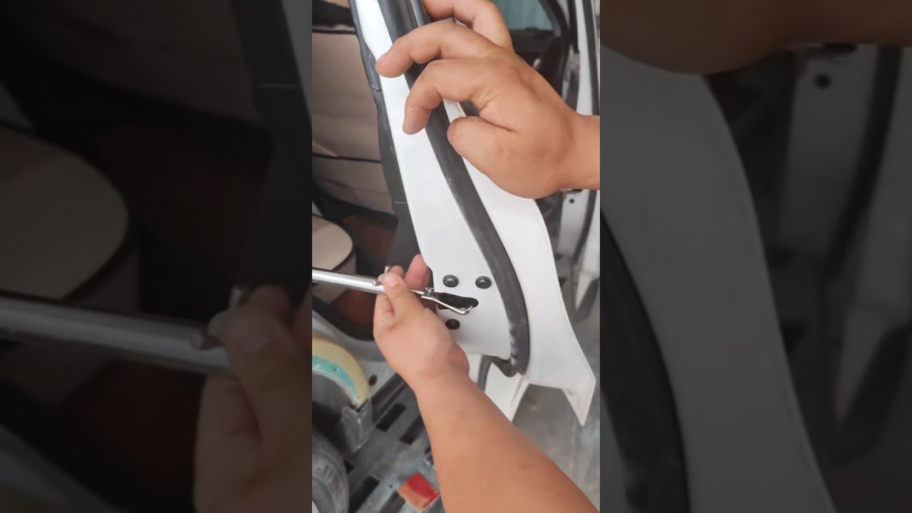 Car Hood Strut Support Rod, 31-72cm Adjustable Telescopic Prop Rod for Engine Hood, Doors & Trunk, Anti-Slip Hook Tool for Vehicle Maintenance