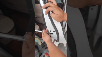 Car Hood Strut Support Rod, 31-72cm Adjustable Telescopic Prop Rod for Engine Hood, Doors & Trunk, Anti-Slip Hook Tool for Vehicle Maintenance