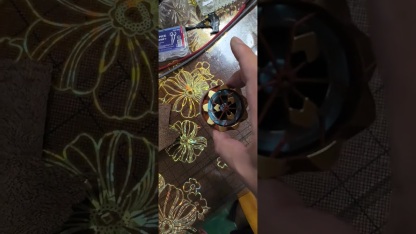 Handheld spinning firework top