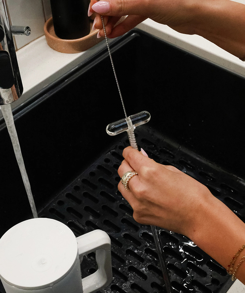 Wrinkle-resistant glass straw