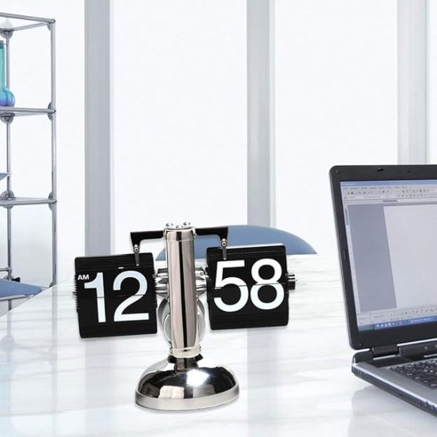 Automatic page turning mechanical clock