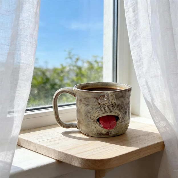 Fun tongue-out ceramic cup