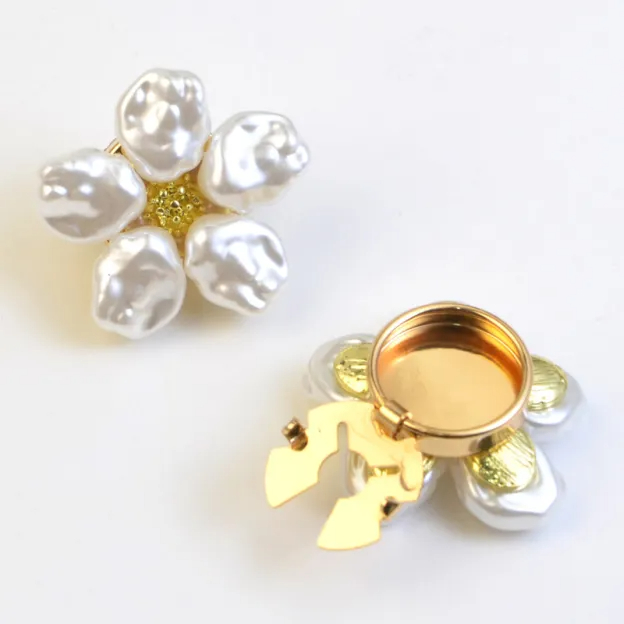 Alloy Pearl Flower Rhinestone Cufflinks