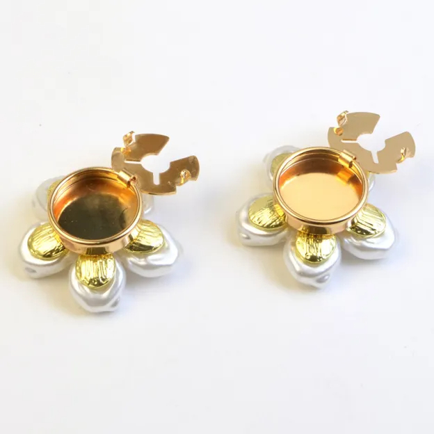 Alloy Pearl Flower Rhinestone Cufflinks
