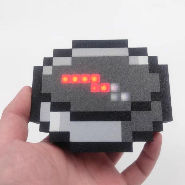 Pixel style movable compass