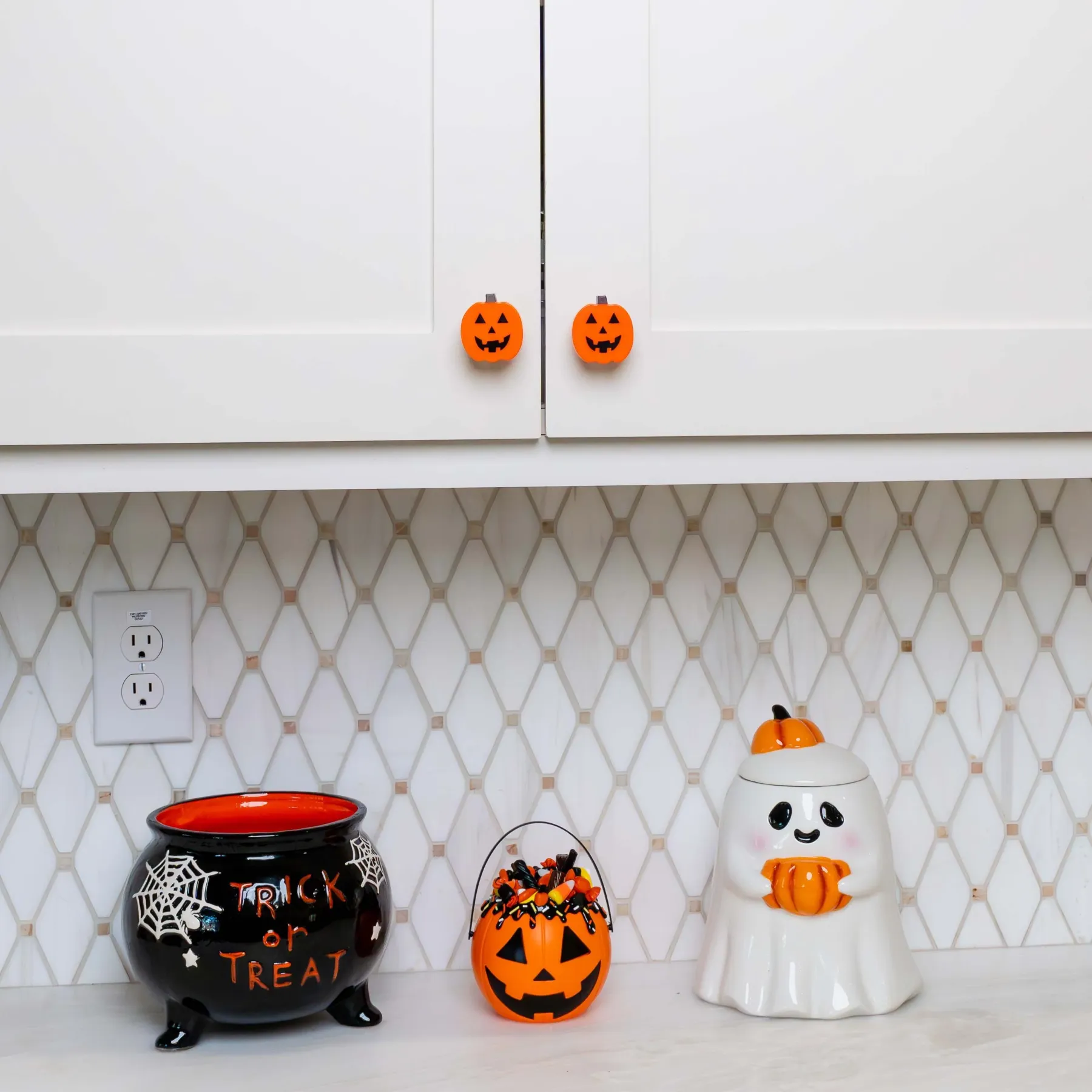 Cabinet door handle decoration