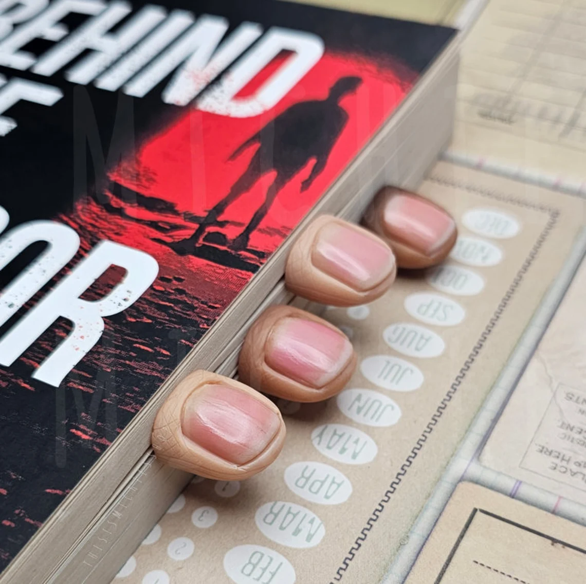 Finger paperclip bookmark set 