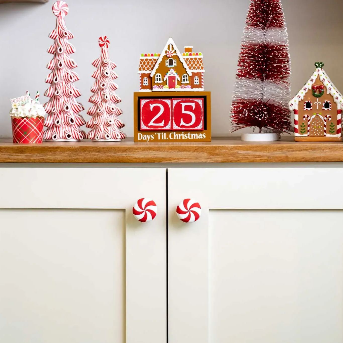 Cabinet door handle decoration