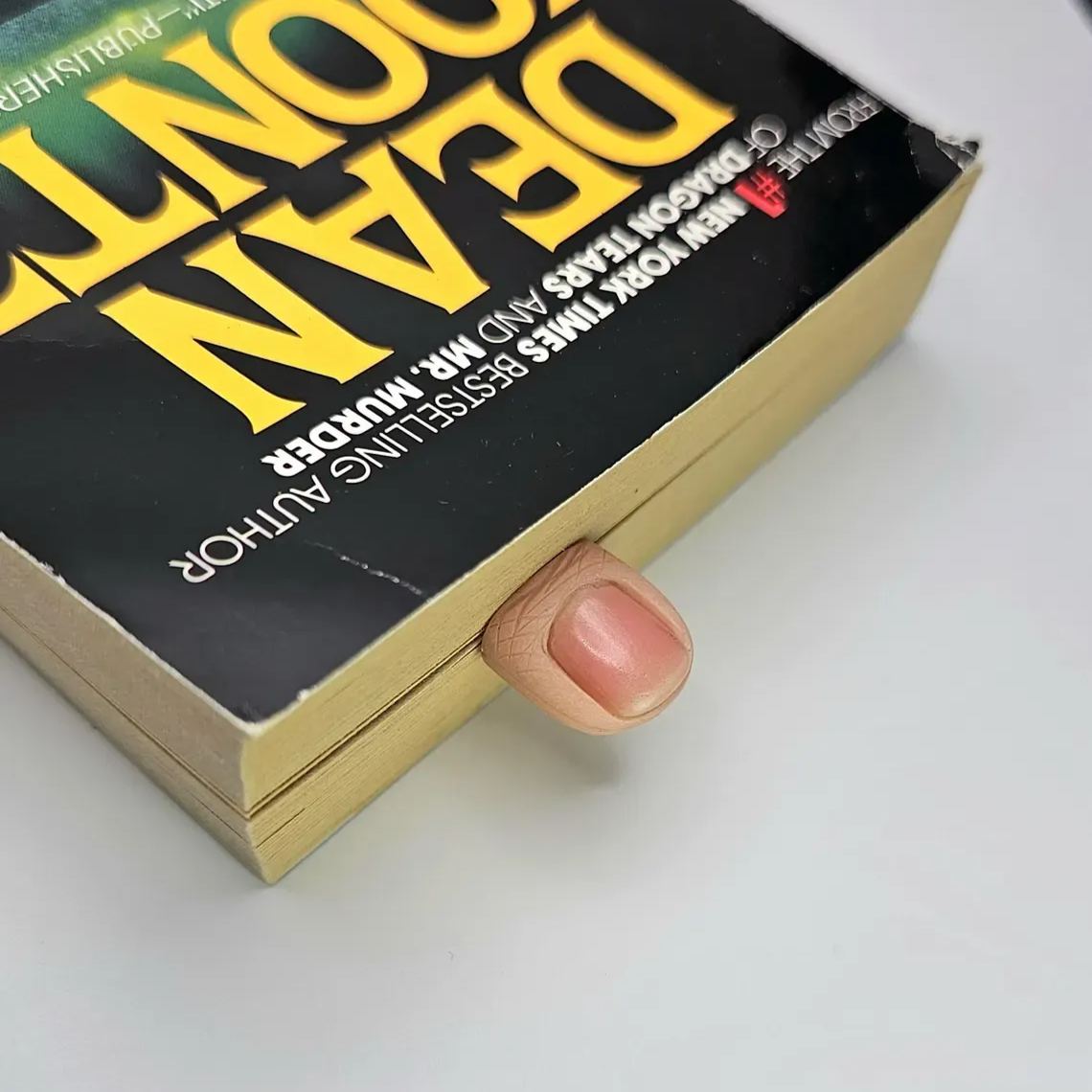 Finger paperclip bookmark set 