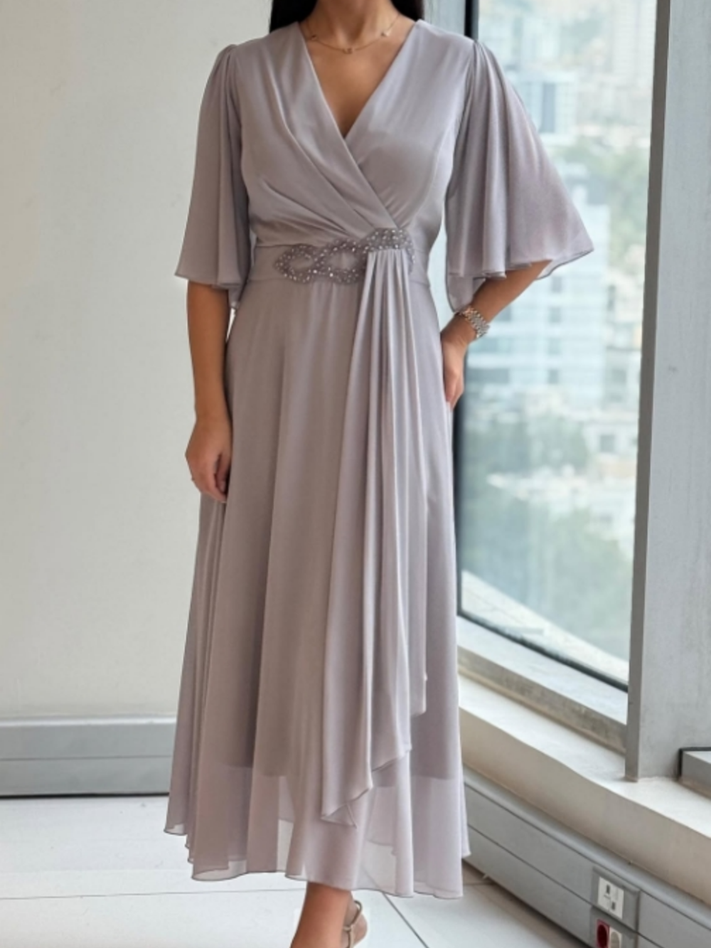 Elegant V-neck chiffon maxi dress