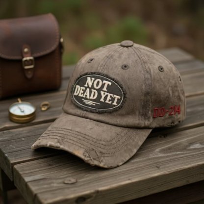 🧢 NOT DEAD YET – Vintage Washed Broderad Keps med DD-214-patch