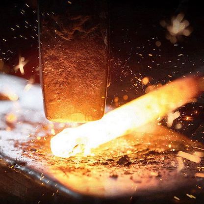 Smidd Kockkniv i Högkolstål – Extra Vass, Rosttålig & Ergonomiskt Grepp