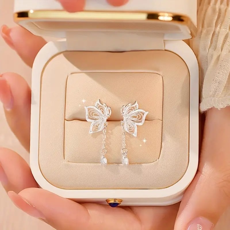 🦋Elegant Hollow Butterfly Earrings – Embrace Delicate Beauty💫