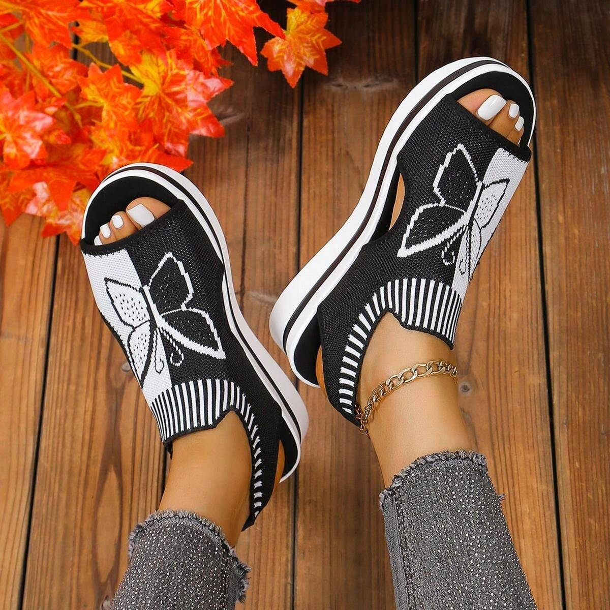 🔥Last Day Promotion 50% OFF - Women's Breathable Soft Sole Orthopaedic Sandals