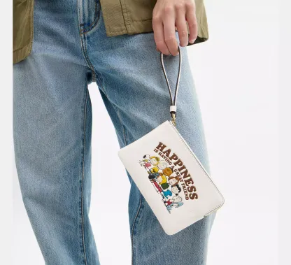 Peanuts Corner Zip Wristlet