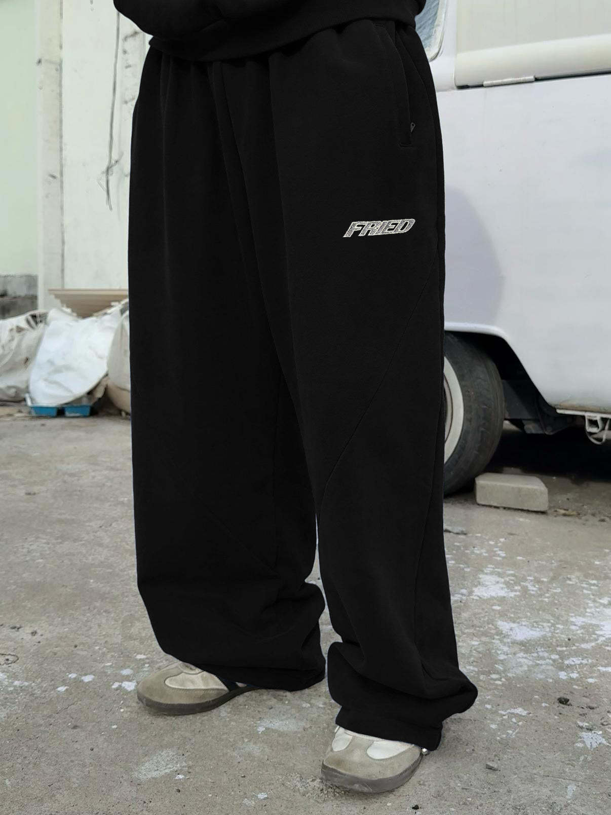 BLACK/GREY - OPEN LEG JOGGER -