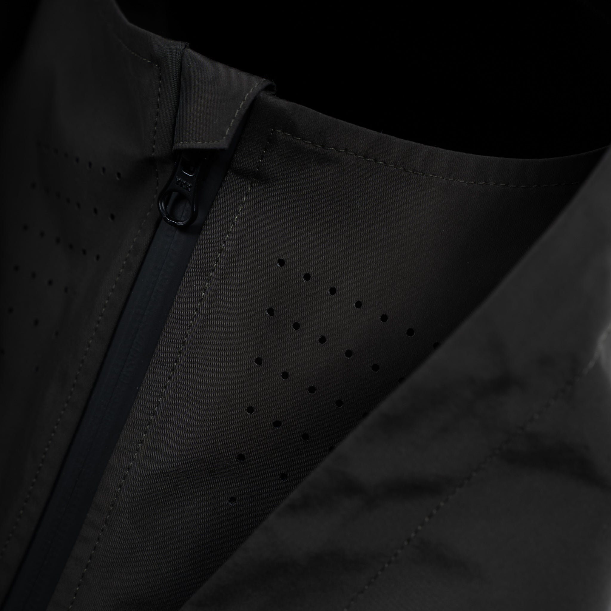 BAthtLACLAVA RAIN JACKET -