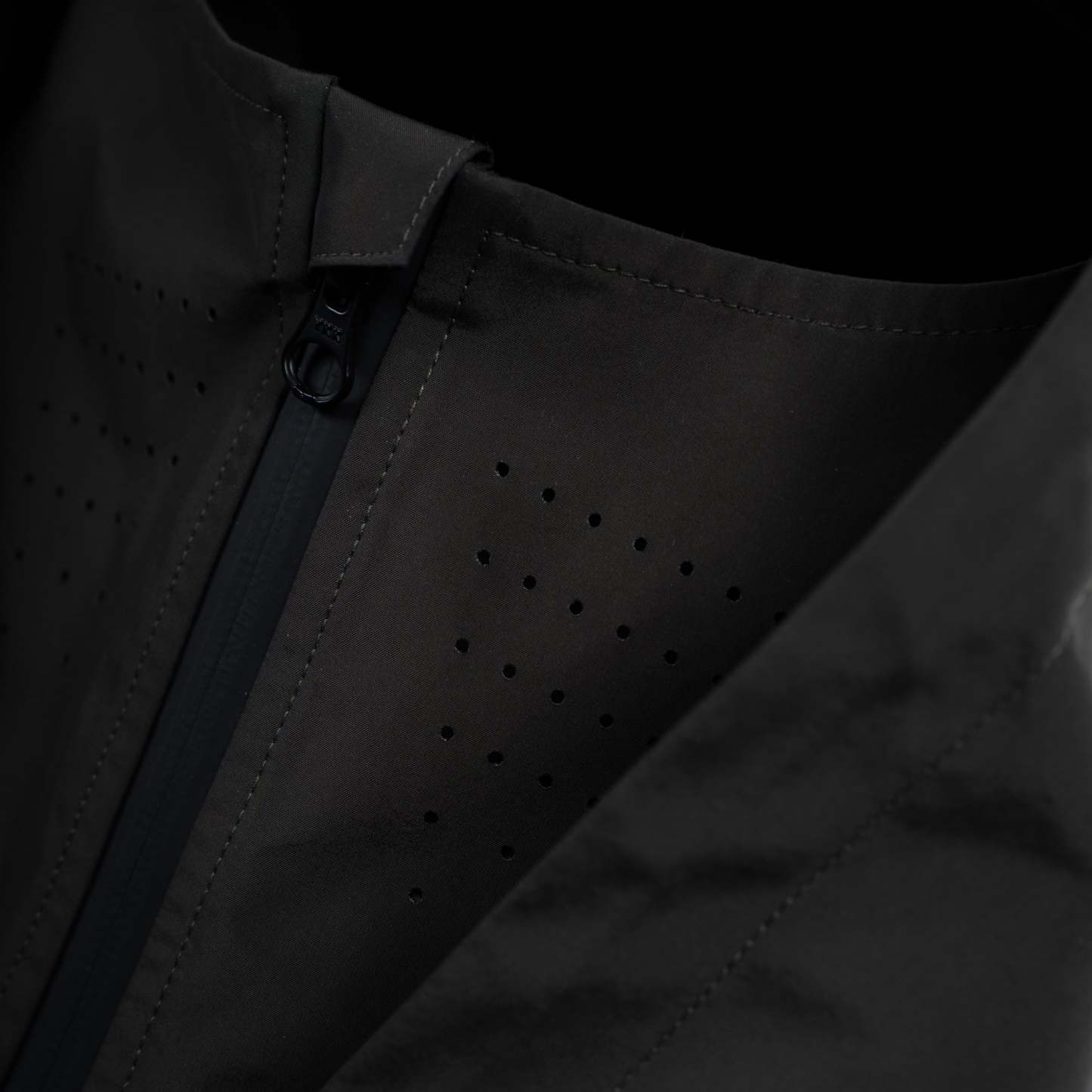 BAthtLACLAVA RAIN JACKET -