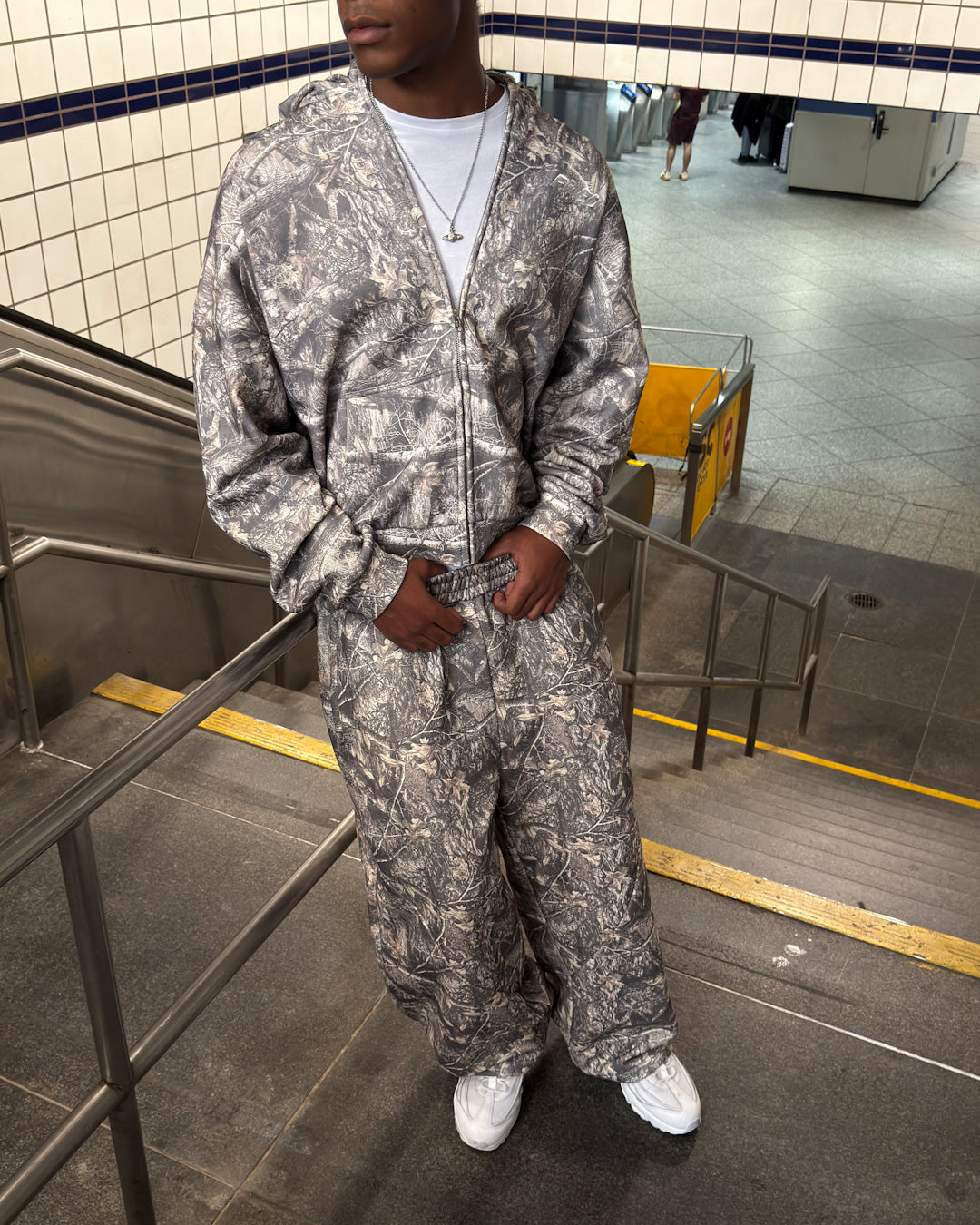 CAMO - OPEN LEG JOGGER -