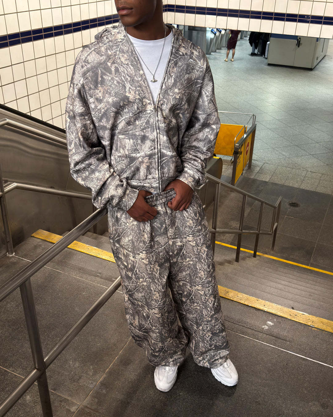 CAMO - OPEN LEG JOGGER -