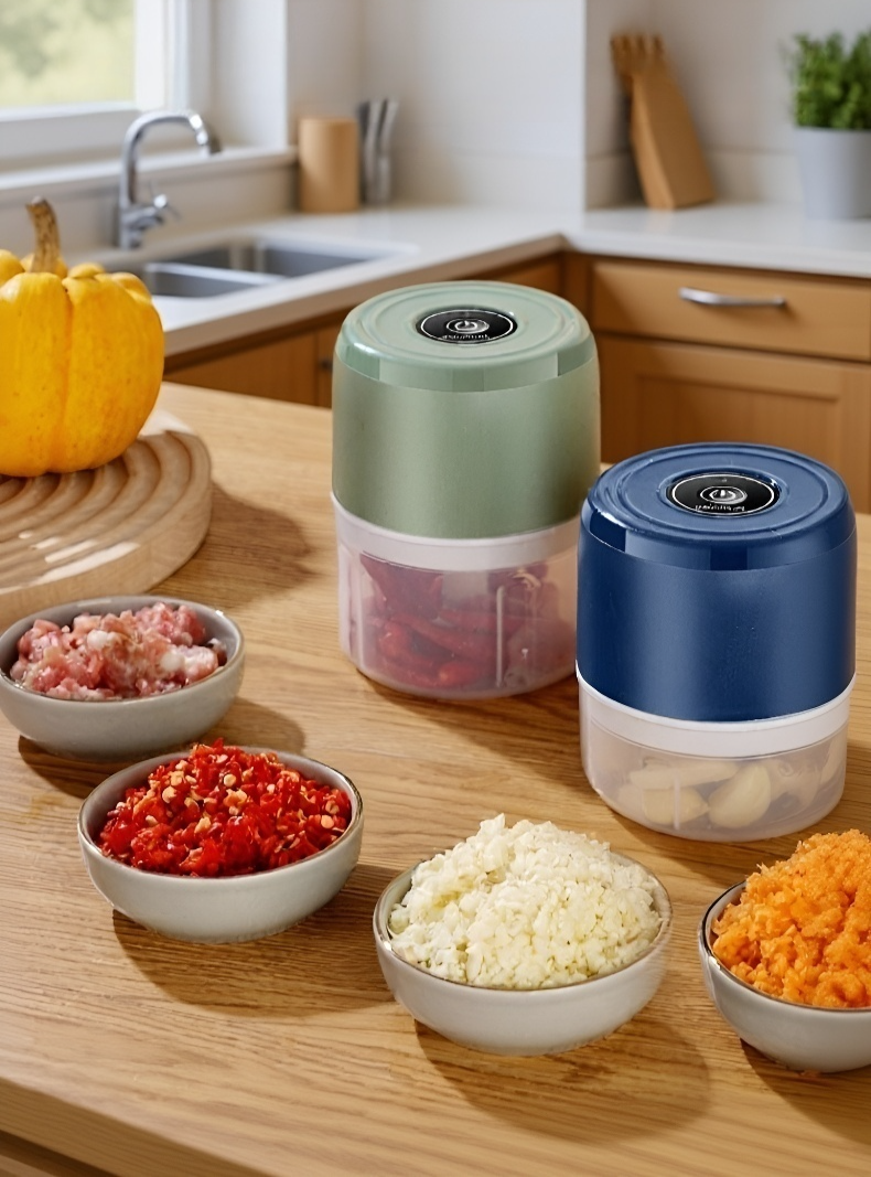 Powerful electric blender with stainless steel blades