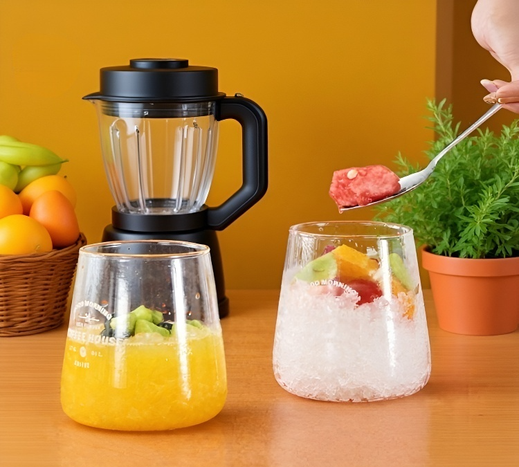 Durable ice crusher for quick ice preparation