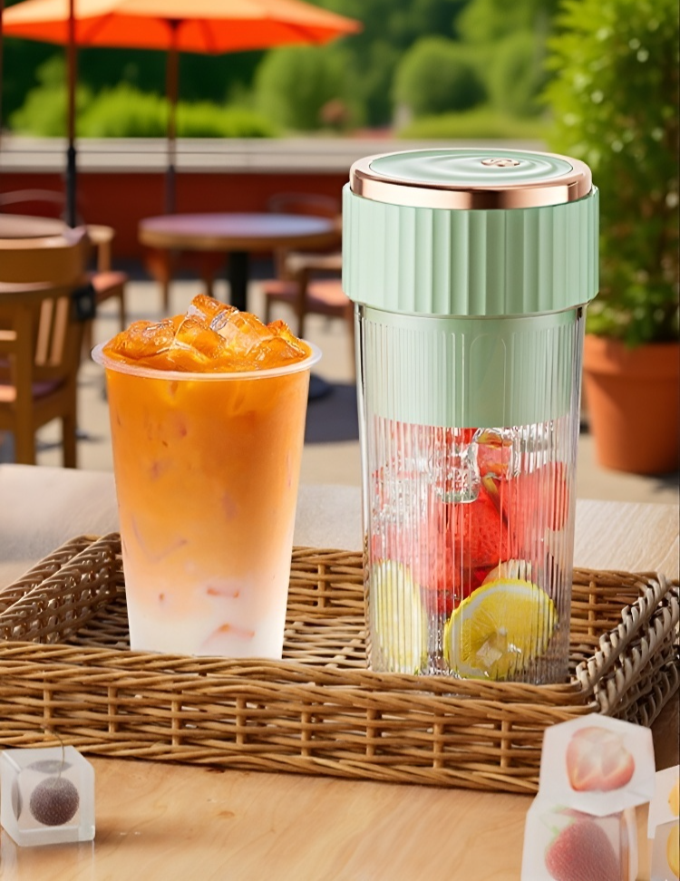 Easy-to-Clean Mini Juicer Cup Design