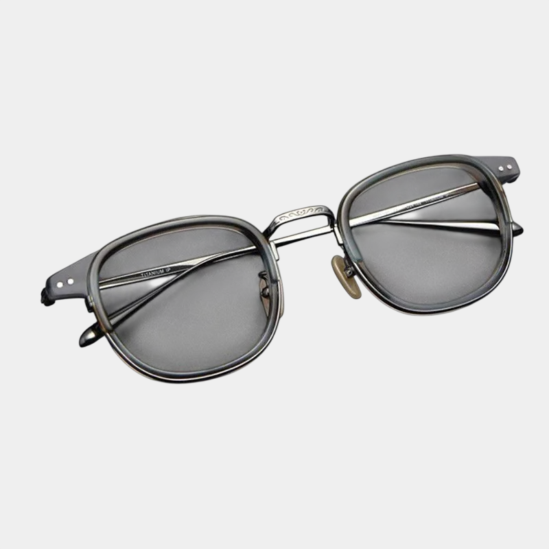 Herren-Titanbrille mit edler Gravur – Gestell für Korrekturbrille