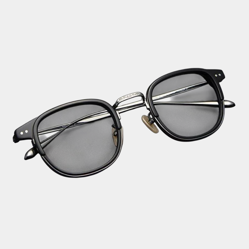 Herren-Titanbrille mit edler Gravur – Gestell für Korrekturbrille