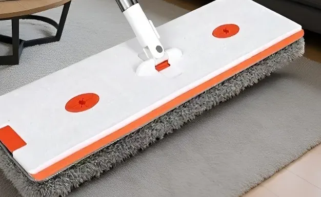 Spray mop artifact with ergonomic handle design